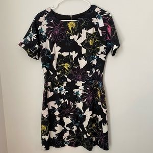 French Connection Black, White, Multicolor Floral Print Short Sleeve Mini Dress